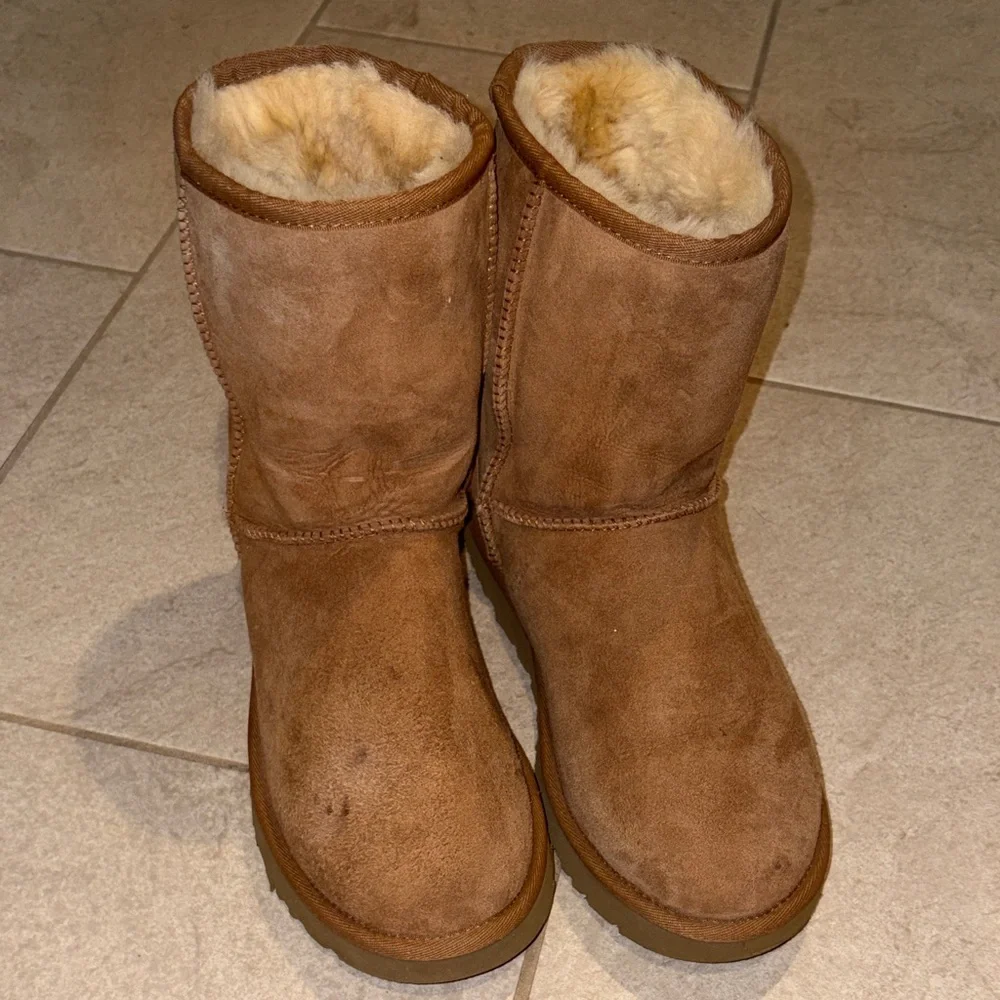 UGG‎ Classic II Genuine Shearling Lined Short Boot